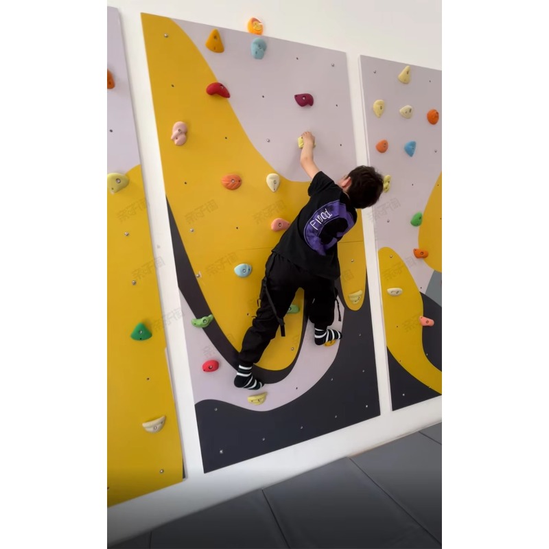 Wewnętrzna ściana wspinaczkowa – Home Gym Kids recenzja i cena